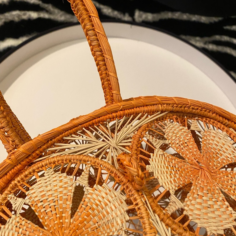 Hand woven round basket purse - Picture 2 of 7